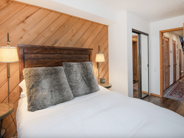 3 plus loft Townhome  shuttle or walk to skiway